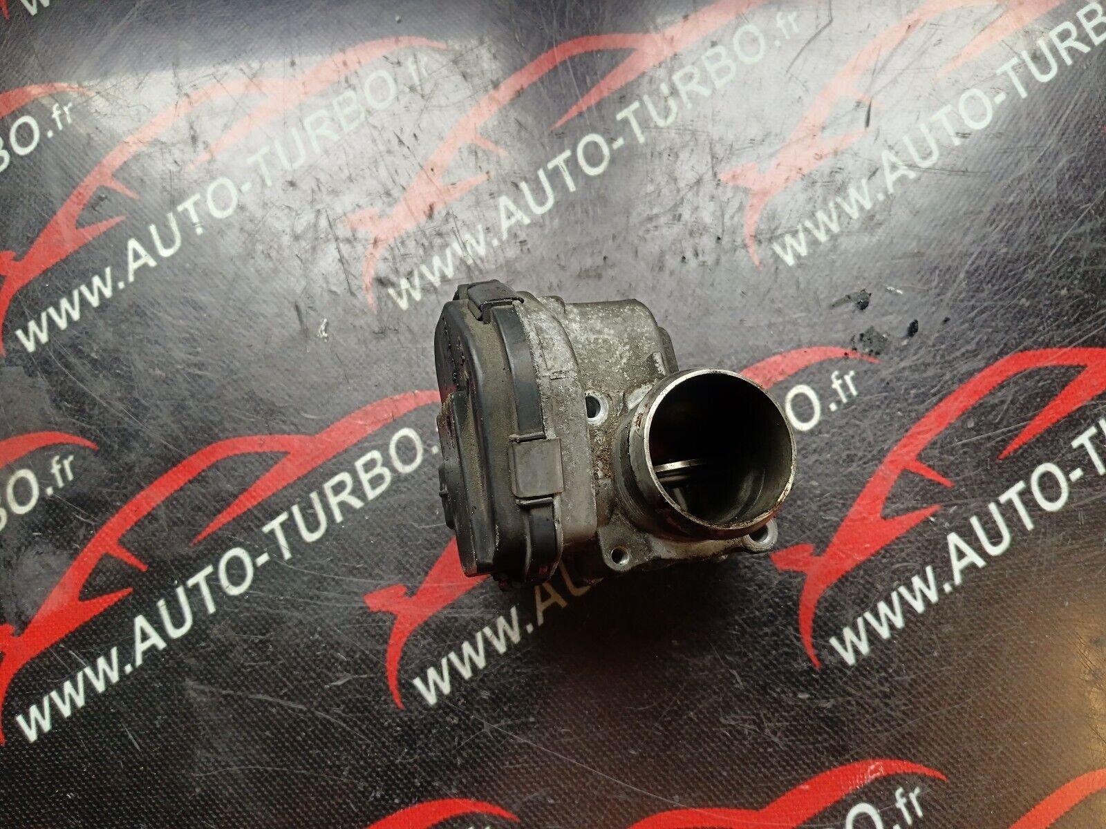 BOITIER PAPILLON PEUGEOT 2008 1.6eHDI REFERENCE: 9673534480