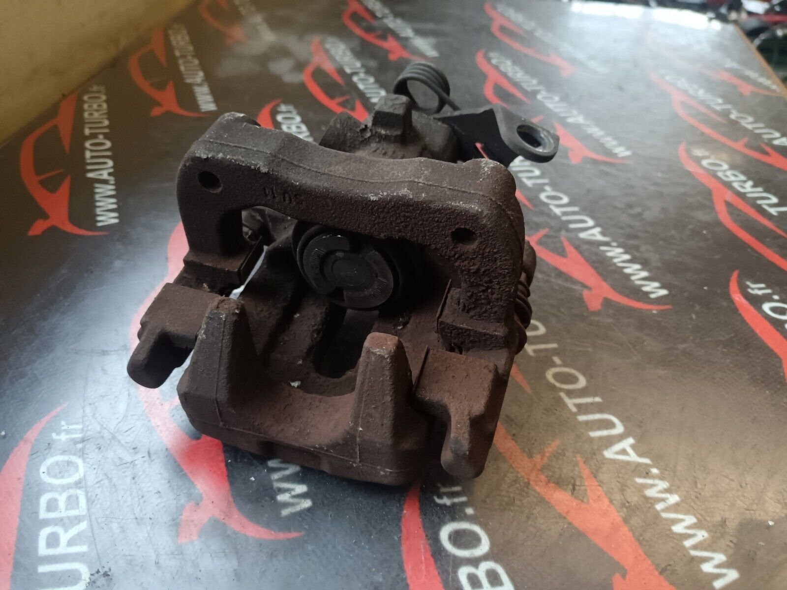 ETRIER ARRIERE DROIT CITROEN C4 COUPE REFERENCE: 9670366080