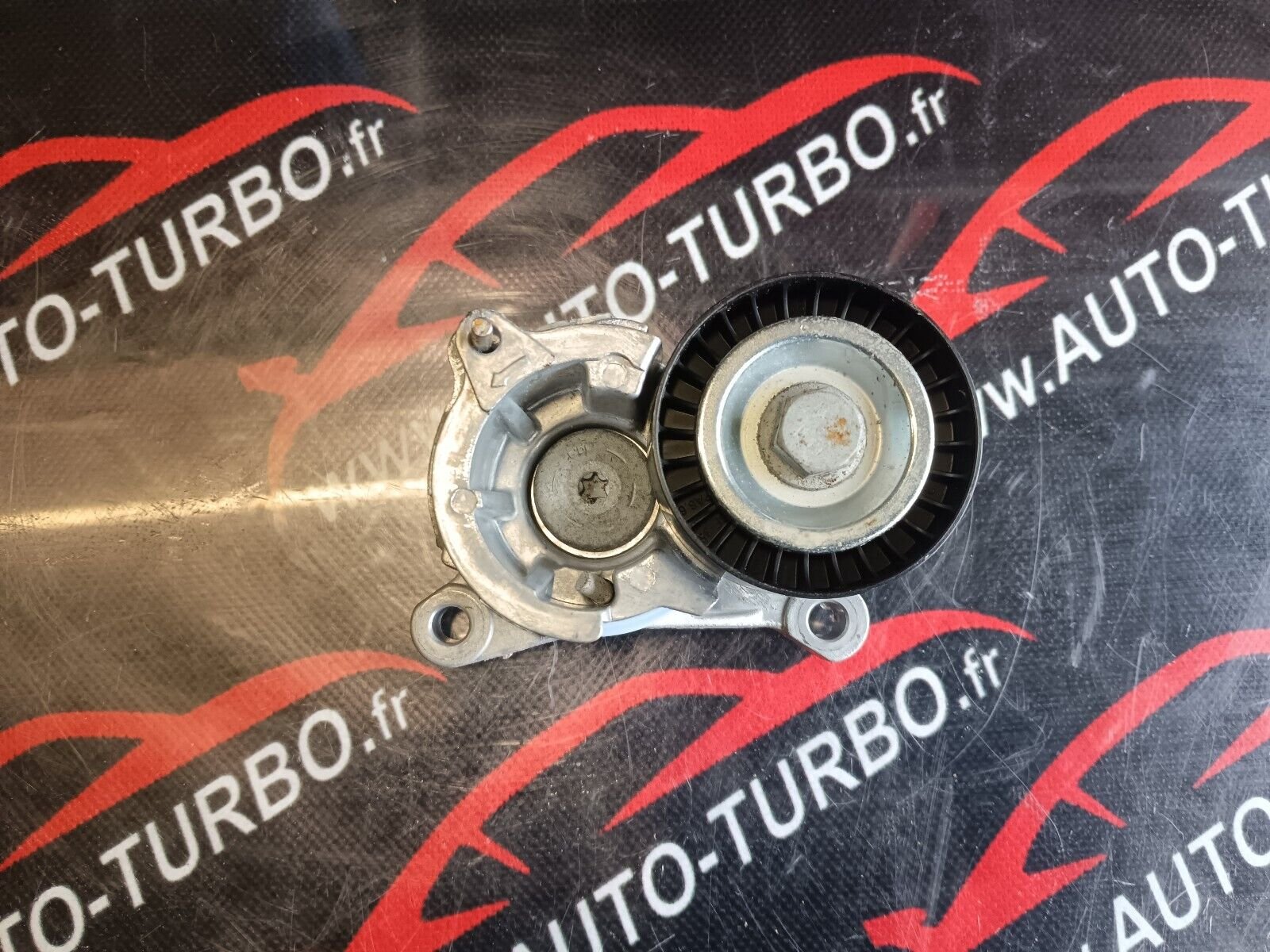 KIT DISTRIBUTION AVEC LA POMPE PEUGEOT 307cc 2.0 16V  136CH ESSENCE