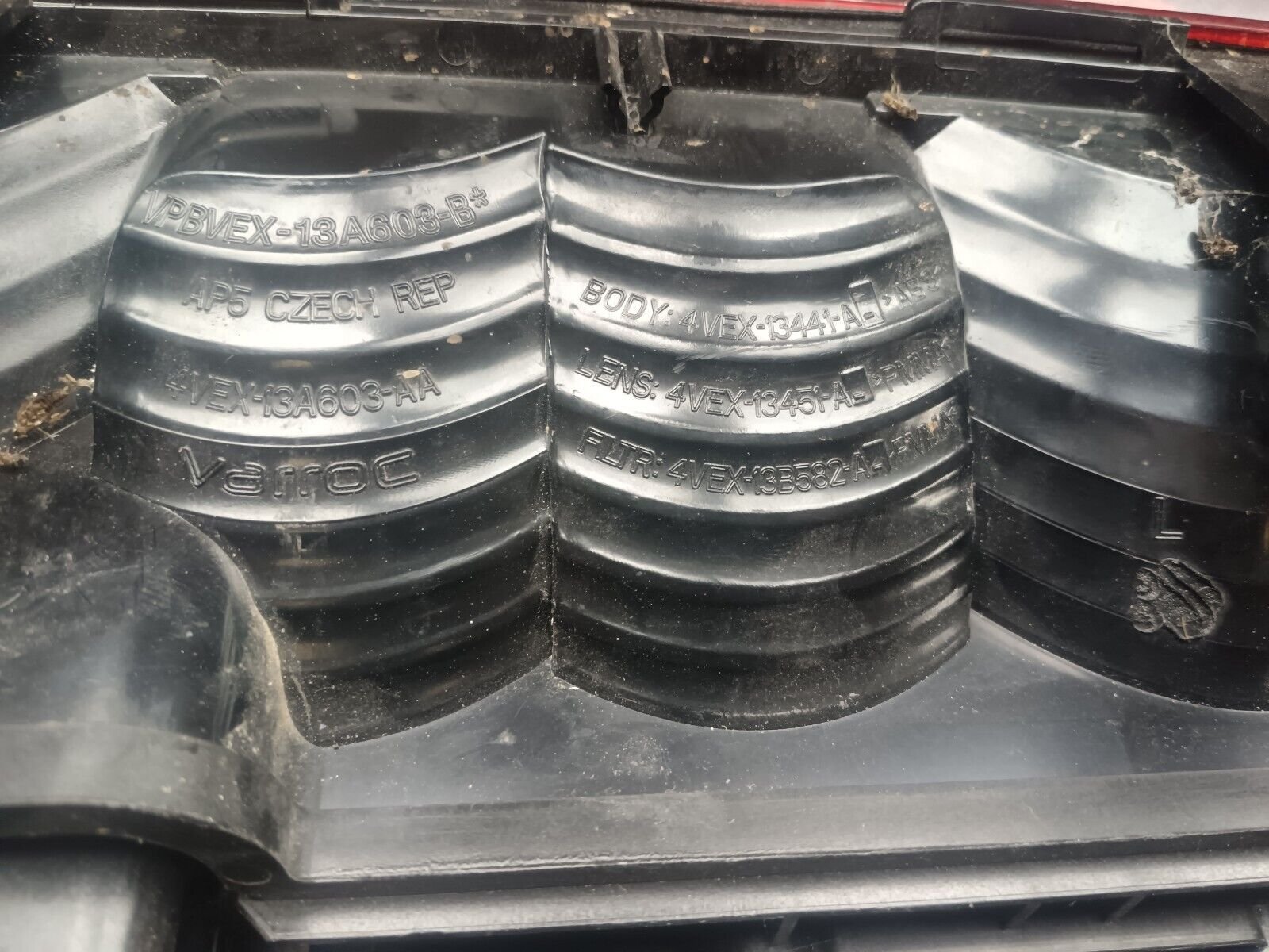 FEUX ARRIERE GAUCHE VOLKSWAGEN CADDY REFERENCE: 4VEX13451