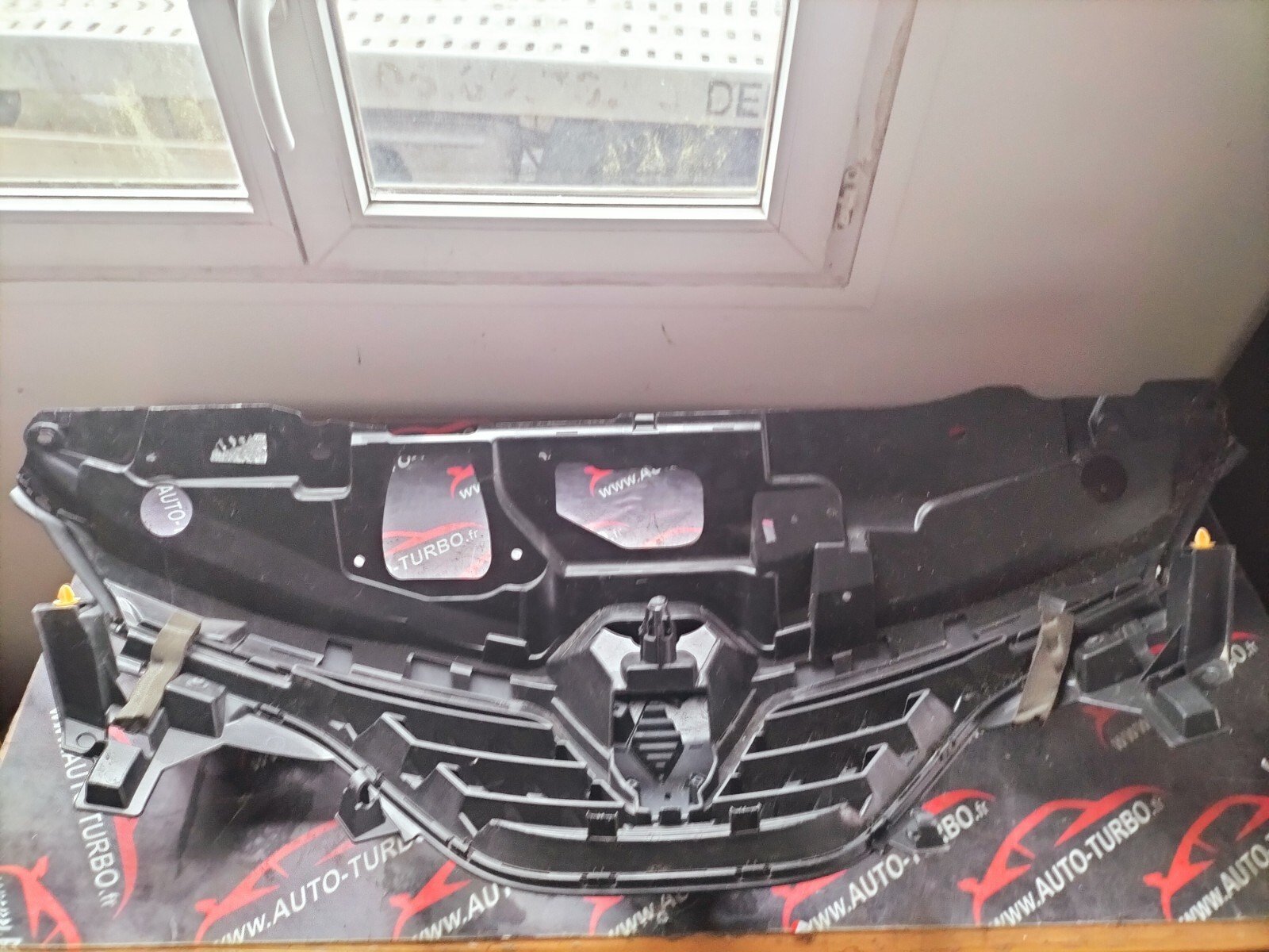 GRILE DE CALANDRE AVANT RENAULT CLIO 5  62256719R