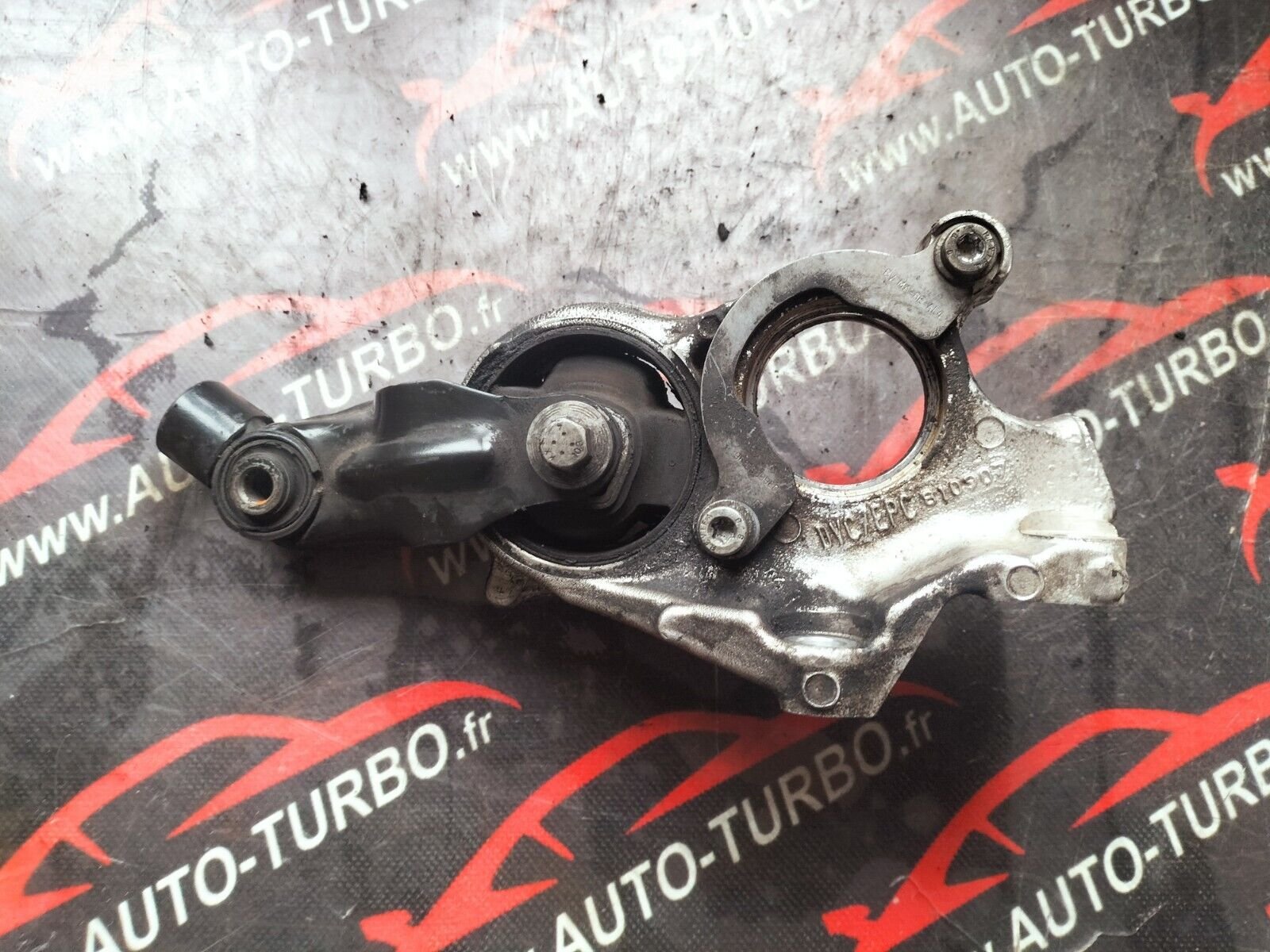 SUPPORT MOTEUR BAS MILIEAU BVA  CITROEN C4 2009 1.6 HDI 110 CH 810907