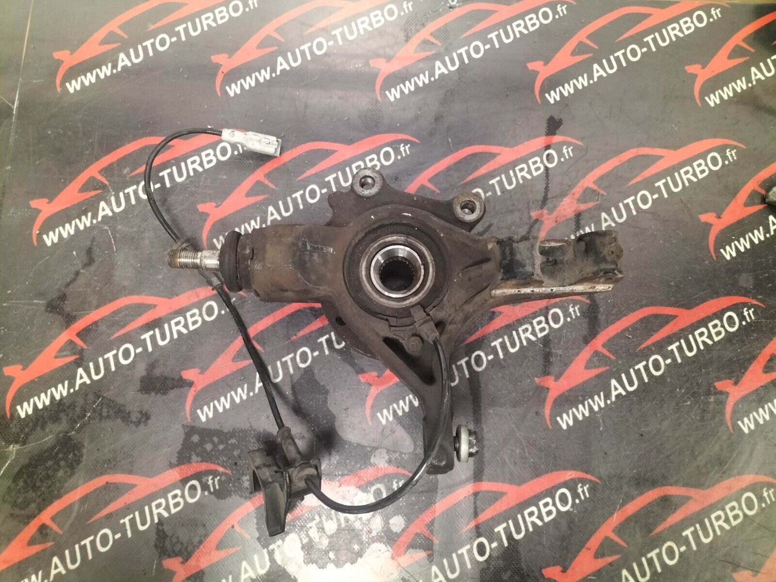 MOYEU DE ROUE  DROITE CITROEN C4  1.6 HDI 110 CH AVEC CAPTEUR ABS