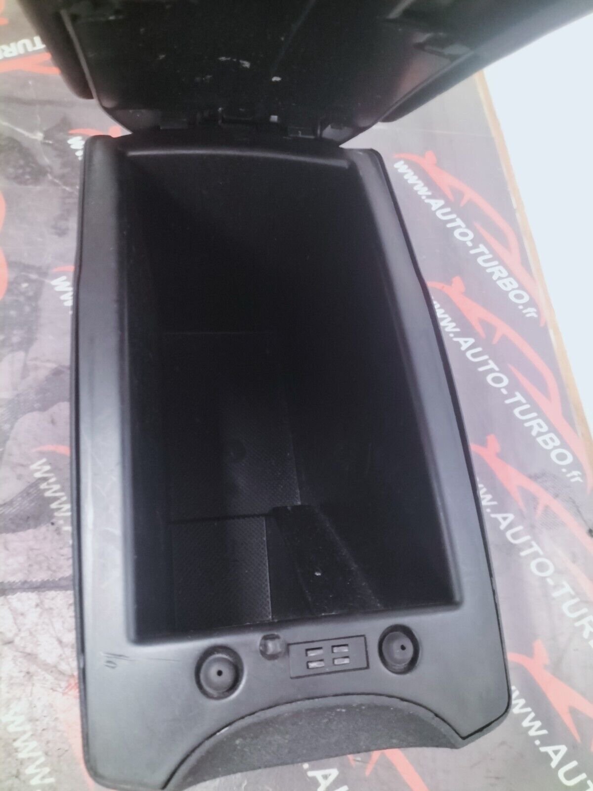 ACCOUDOIR CENTRAL BOITE A GANTS  CITROEN C4  1.6 HDI 110 CH 9649867477