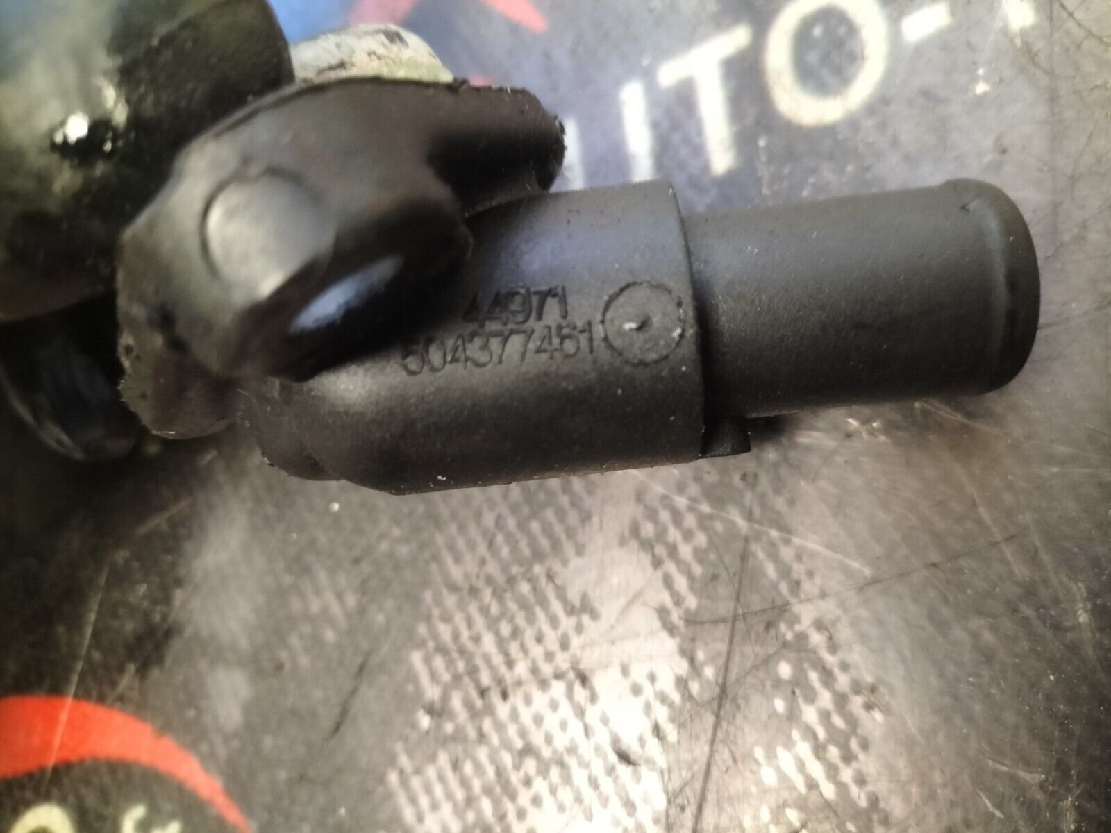 PIPE DURITE REFROIDISSEMENT FIAT IVECO 504377461