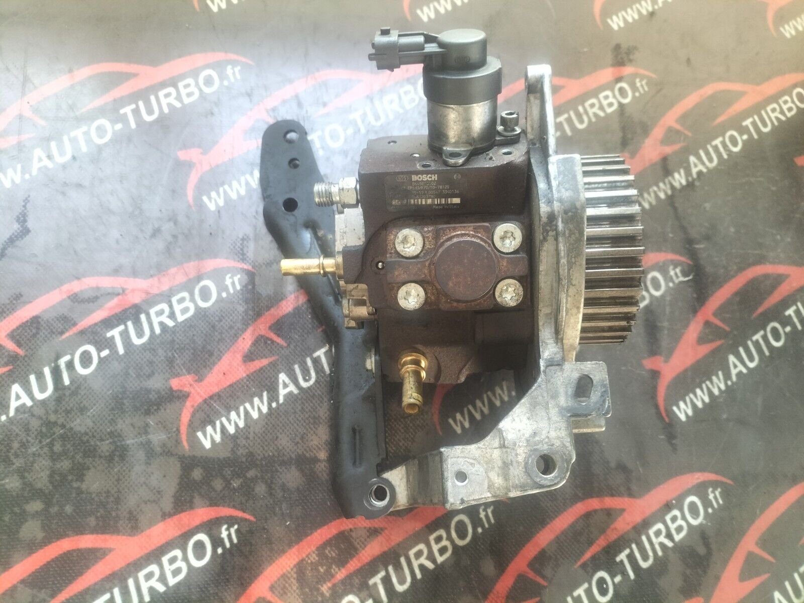 POMPE A INJECTION PSA 1.6 HDI 9683703780 BOSCH 0445010102