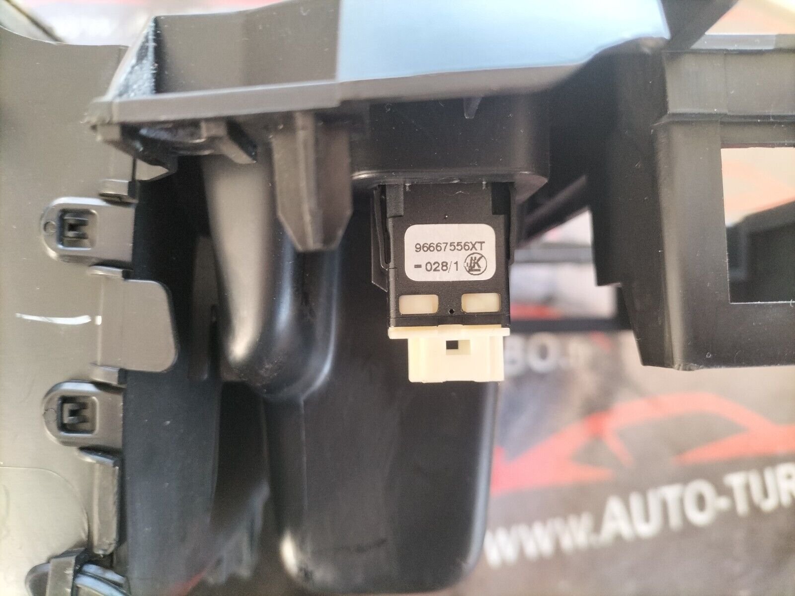 CONSOLE CENTRALE  CITROEN DS3 FIXATION RADIO BOUTONS SOS