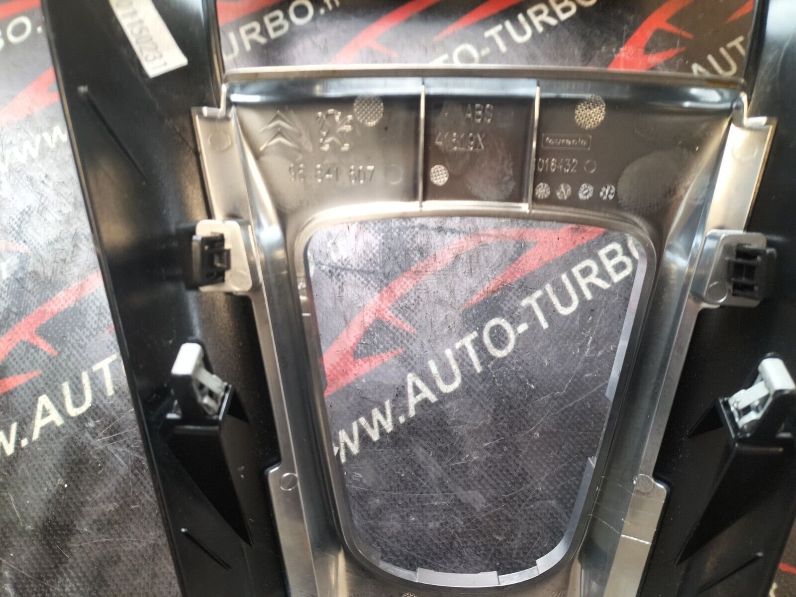 CONSOLE CENTRALE NOIR CHROME CITROEN DS3  1.6 THP  9684153677