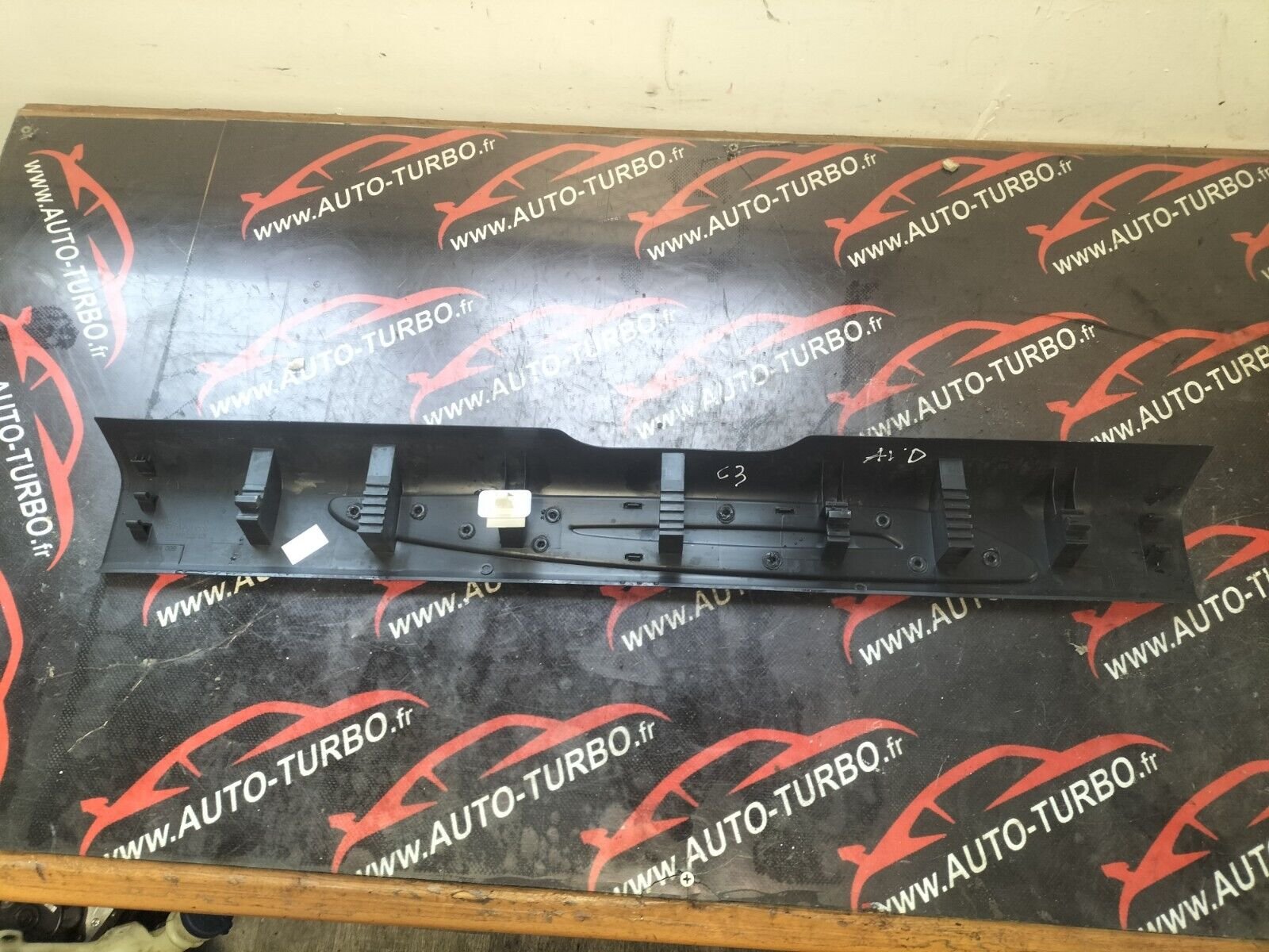 GARNITURE SEUIL DE PORTE AVANT DROITE CITROEN DS3  1.6 THP  156 CH 9686604177OR