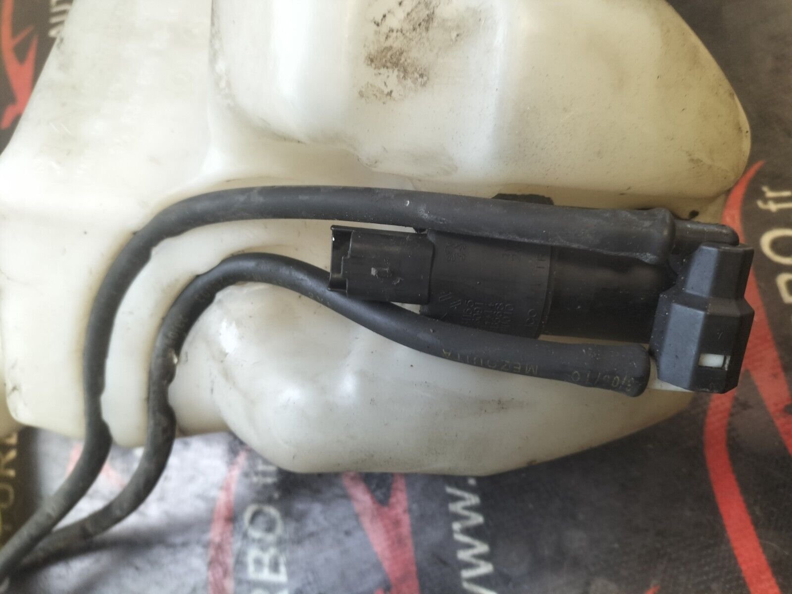 RESERVOIR LIQUIDE DE LAVE  GLACE CITROEN DS3  1.6 THP  156 CH 9683988680