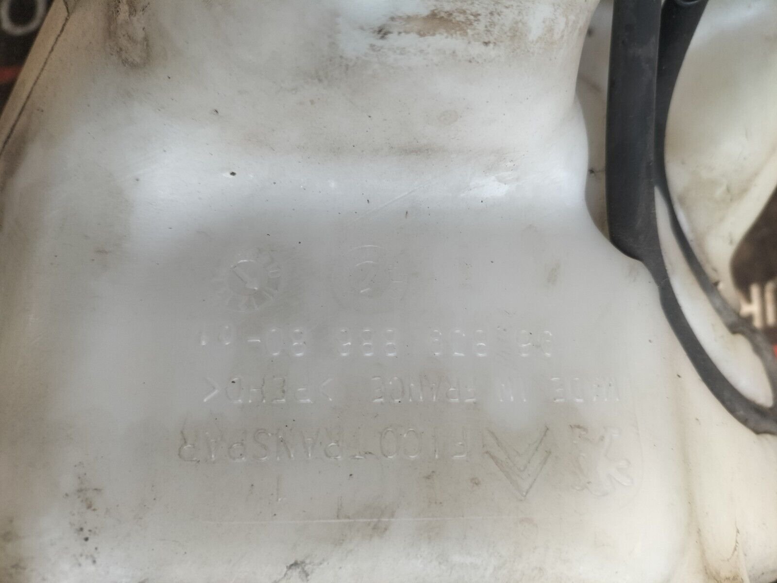 RESERVOIR LIQUIDE DE LAVE  GLACE CITROEN DS3  1.6 THP  156 CH 9683988680