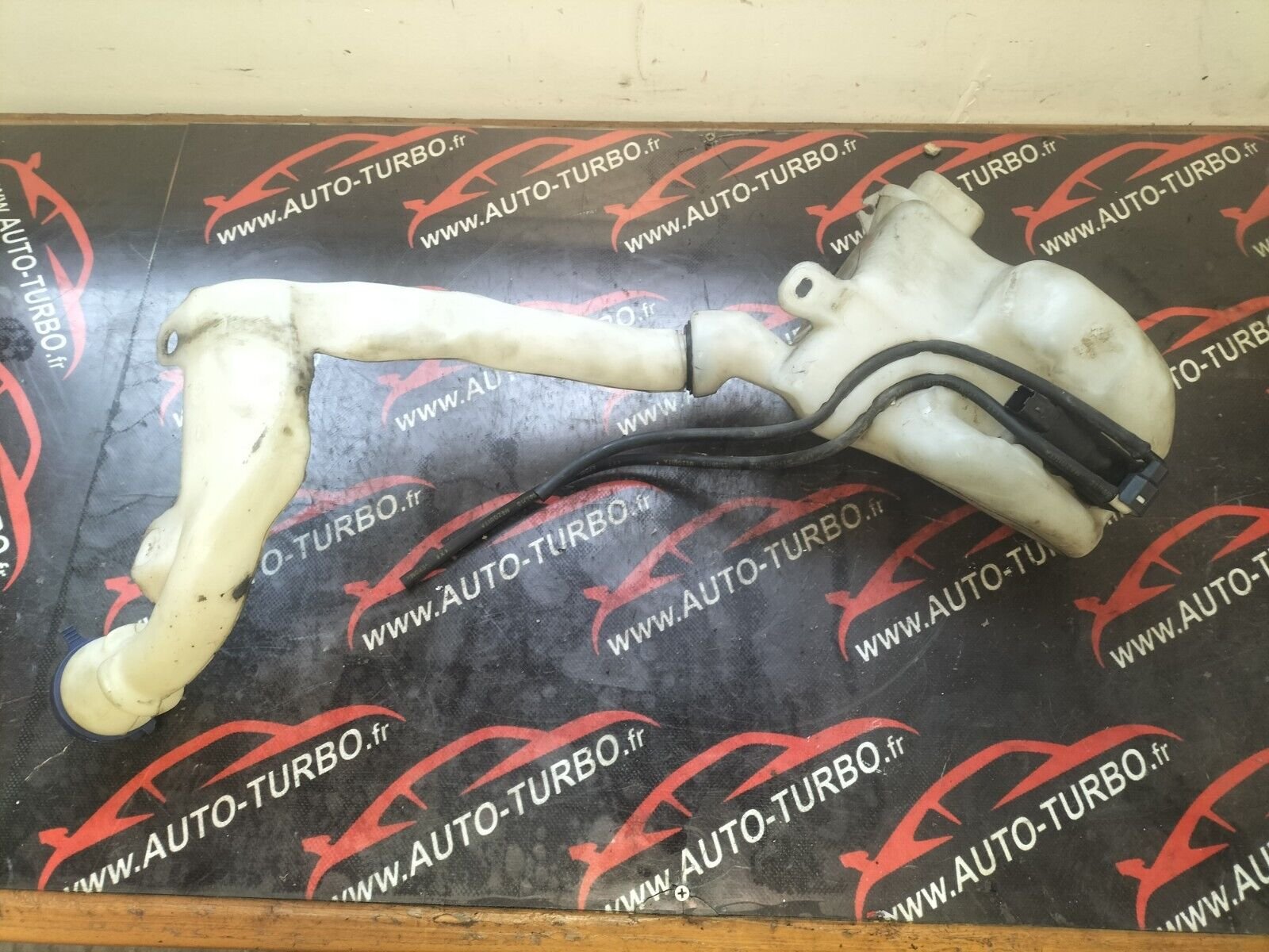 RESERVOIR LIQUIDE DE LAVE  GLACE CITROEN DS3  1.6 THP  156 CH 9683988680