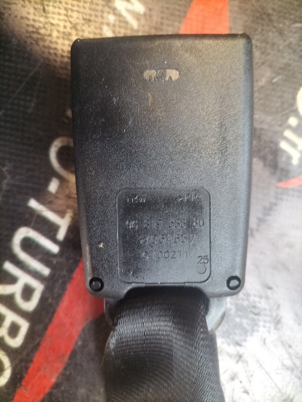 BOUCLE CEINTURES ARRIERE GAUCHE , AR CENTRE  CITROEN DS3  1.6 THP  9681958880