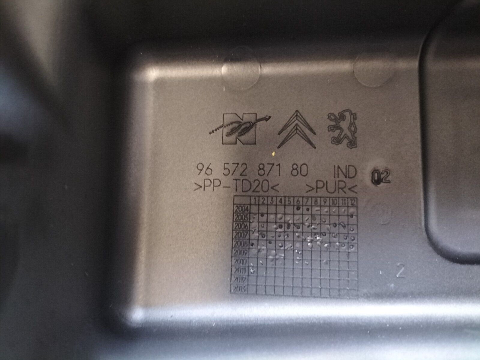 BOITE A FUSIBLES  CITROEN DS3 1.6 THP 9657287180, 9657287080