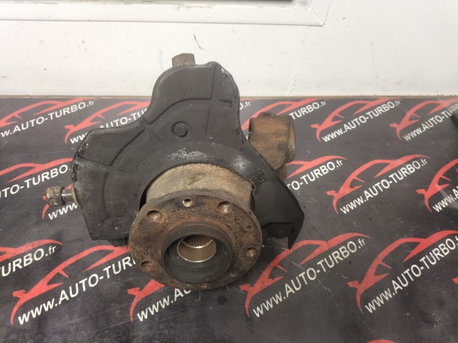 MOYEU DE ROUE AVANT DROITE PEUGEOT BOXER CITROEN JUMPER 2.2 HDI