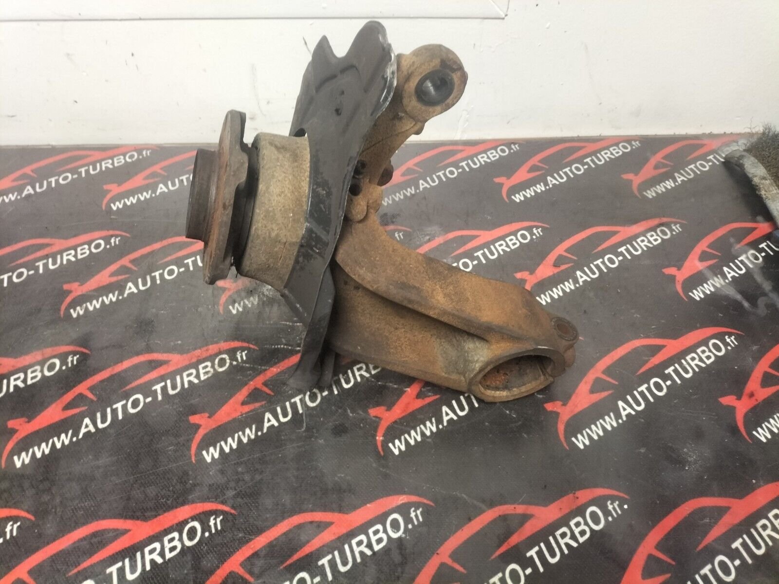 MOYEU DE ROUE AVANT DROITE PEUGEOT BOXER CITROEN JUMPER 2.2 HDI