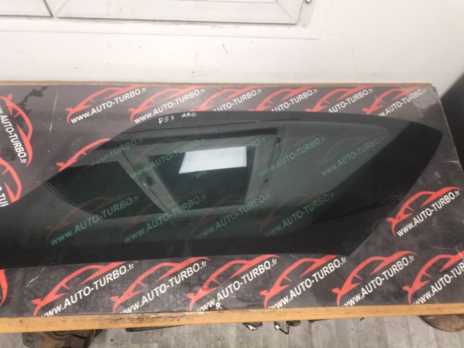 GLACE/VITRE ARRIERE GAUCHE NOIR CITROEN DS3 1.6 THP 156 CH