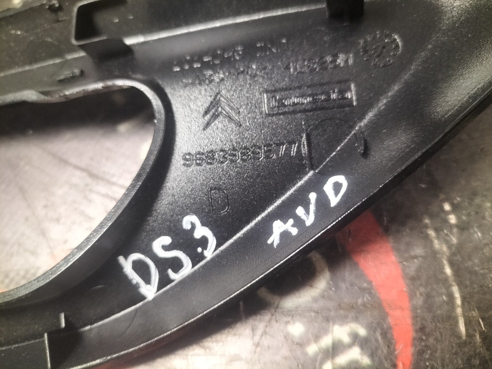 GARNITURE POIGNEE DE PORTE AVANT DROITE CITROEN DS3 1.6 THP 156 CH 9683989577