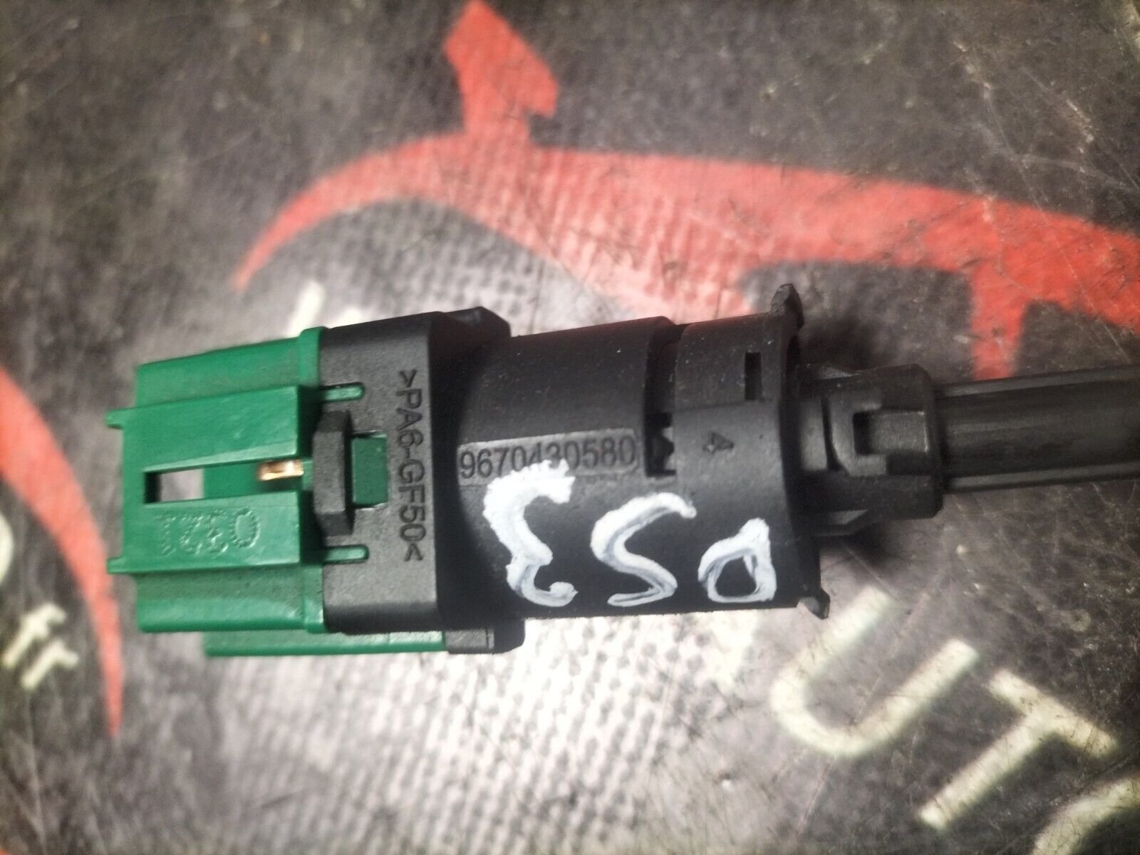 INTERUPTEUR DES  FEUX STOP CITROEN DS3 1.6 THP 156 CH 9670430580