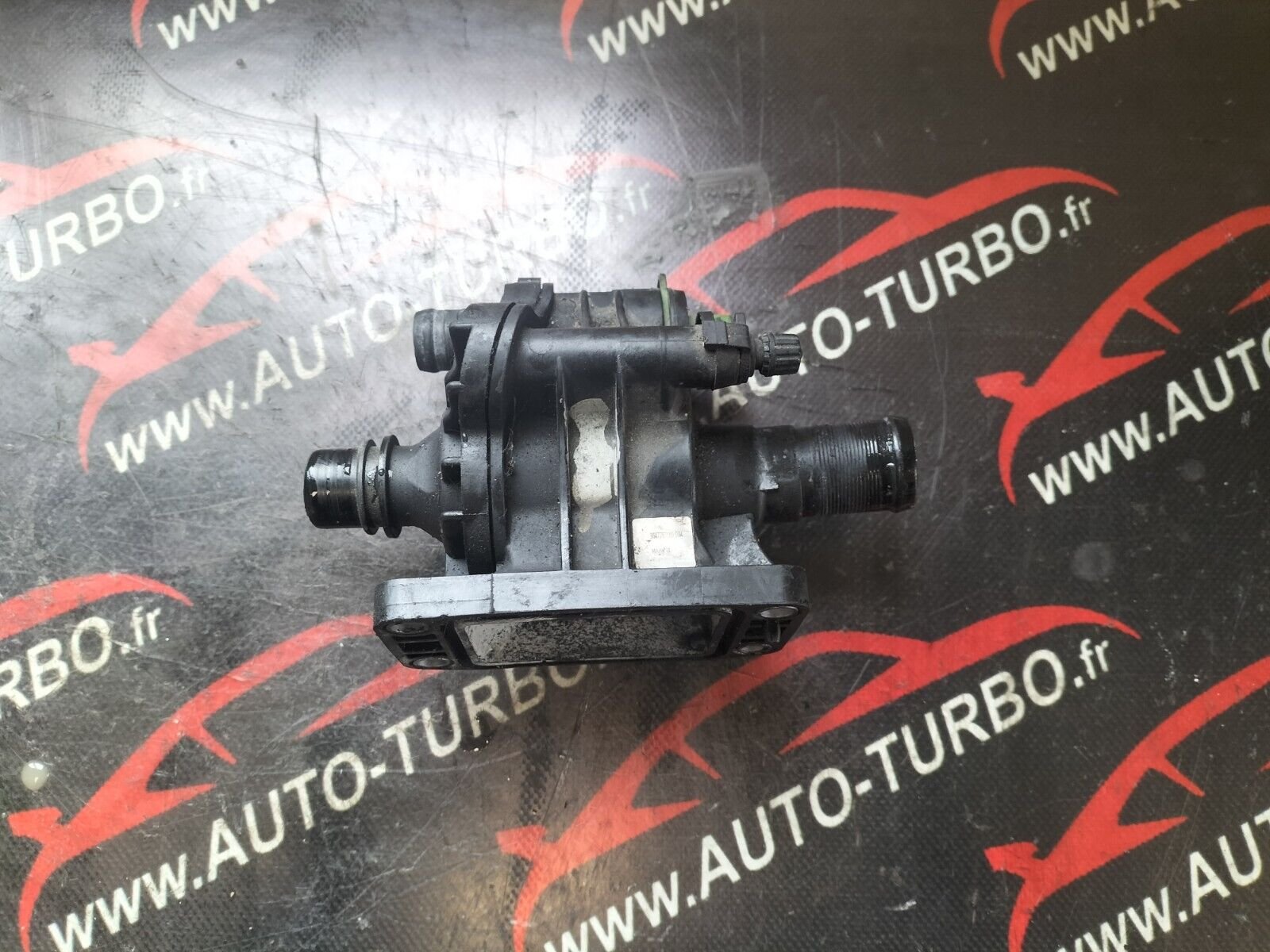 BOITIER THERMOSTAT  PEUGEOT CITROEN  1.6 HDI 9647767180