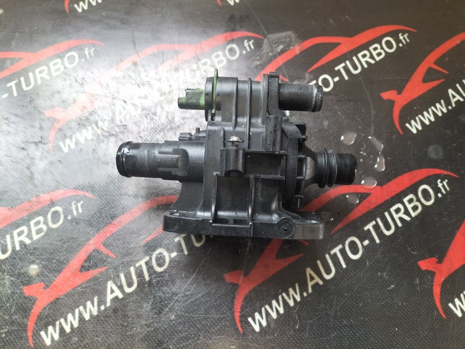 BOITIER THERMOSTAT  PEUGEOT CITROEN  1.6 HDI 9647767180