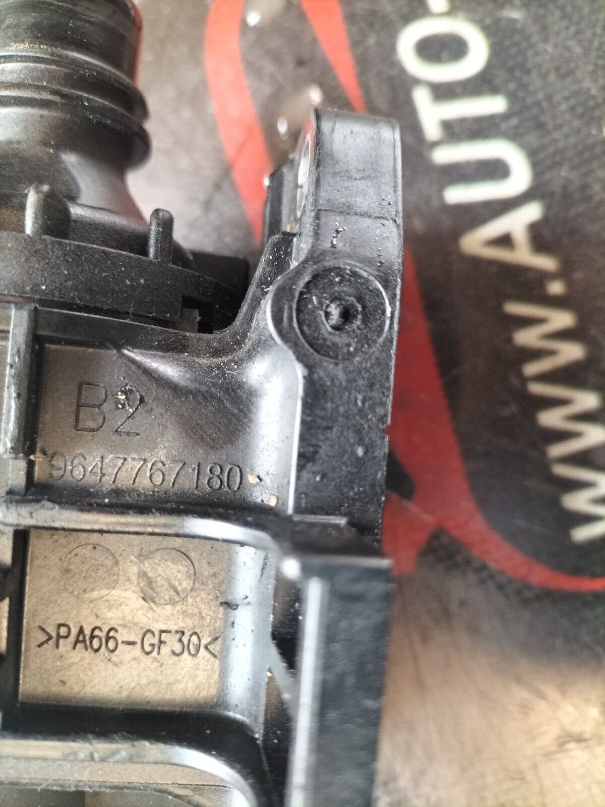 BOITIER THERMOSTAT  PEUGEOT CITROEN  1.6 HDI 9647767180