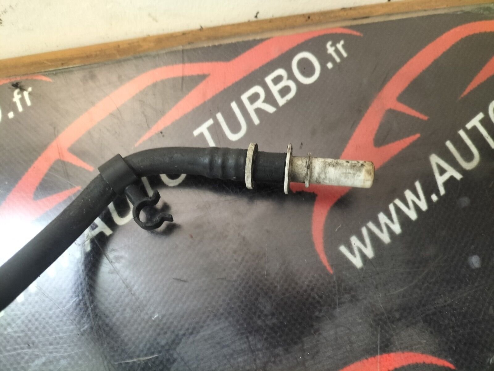 TUYAU  ALIMENTATION GASOIL  PEUGEOT CITROEN  1.6 HDI