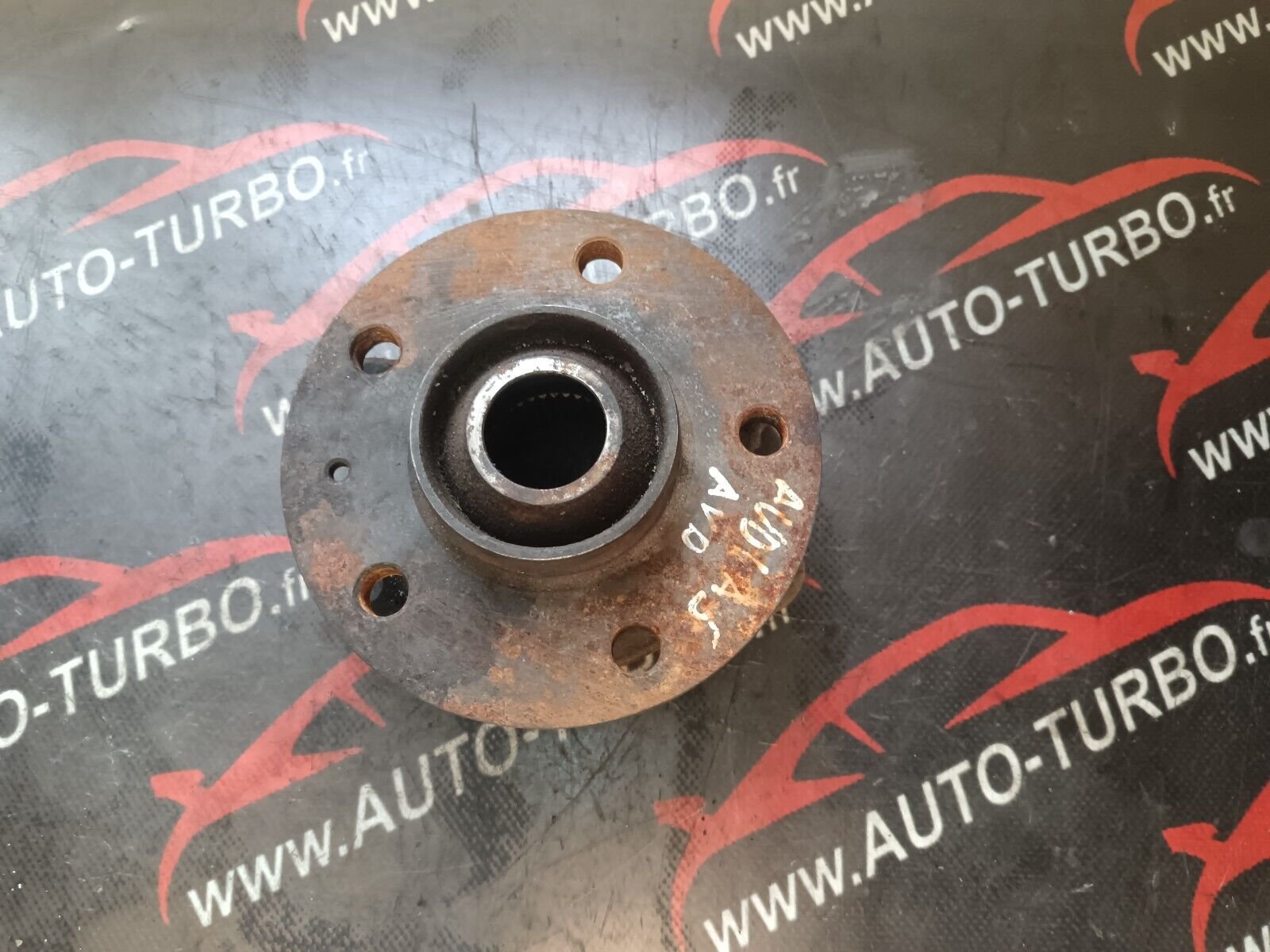 MOYEAU ARRIERE GAUCHE AUDI A5 3L TDI 8K0401615B