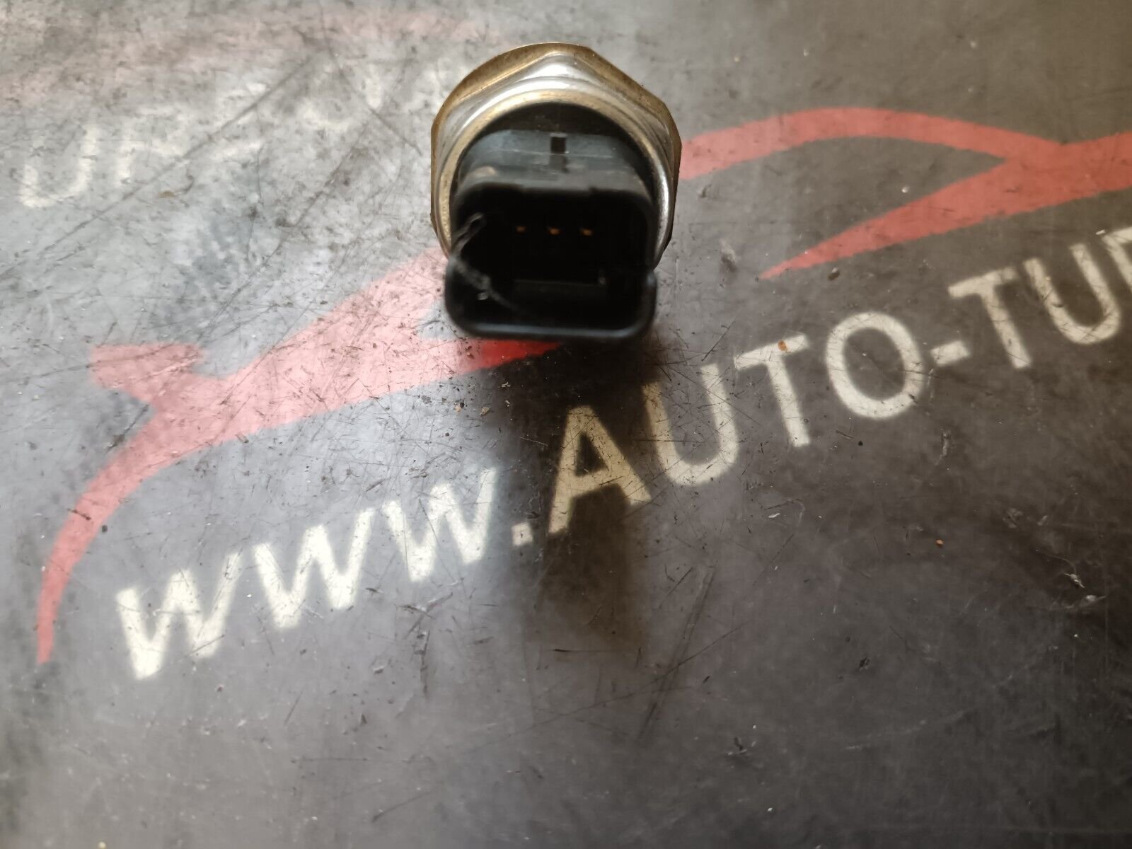 CAPTEUR DE PRESSION DE RAMPE PEUGEOT CITROEN 1.6 HDI 9655465480