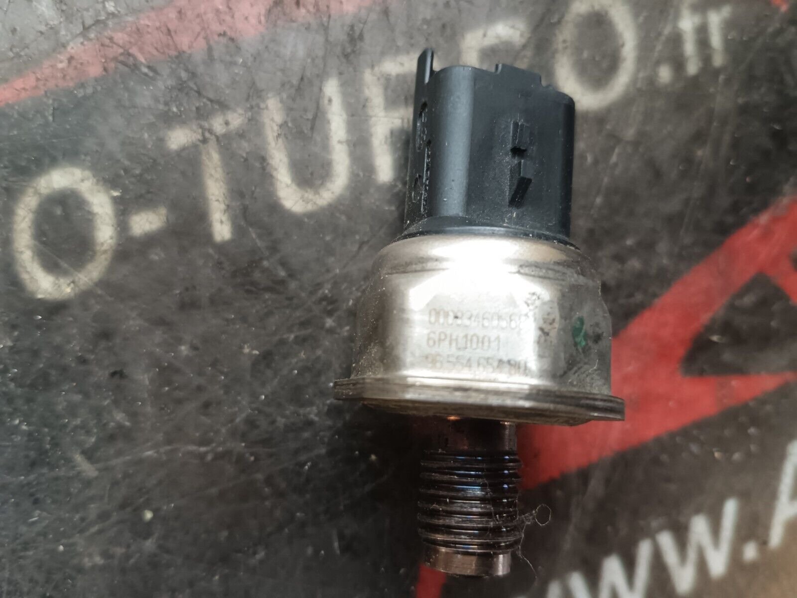 CAPTEUR DE PRESSION DE RAMPE PEUGEOT CITROEN 1.6 HDI 9655465480