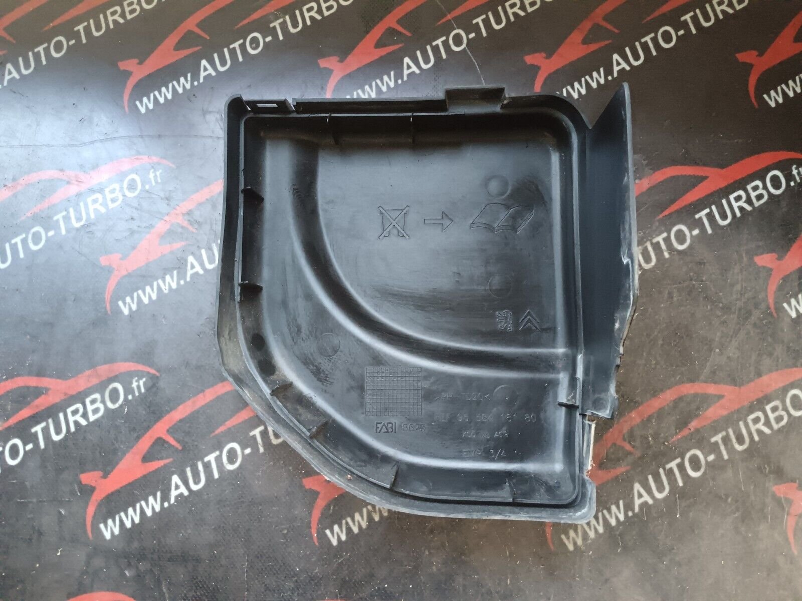 COUVERCLE DE BOITE A FUSIBLES PEUGEOT 308 9658418180