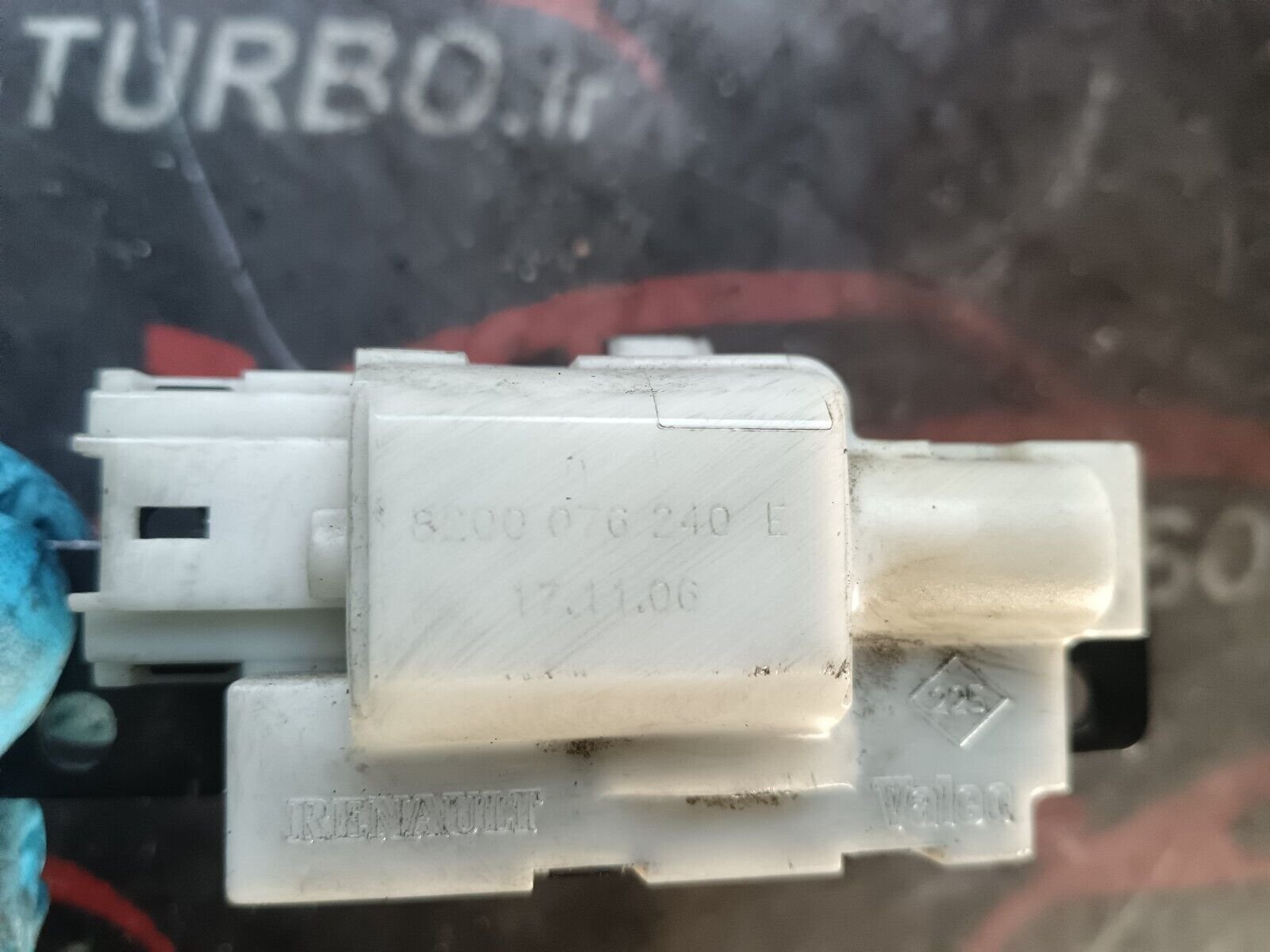 SERRURE DE COFFRE RENAULT CLIO III 820006240