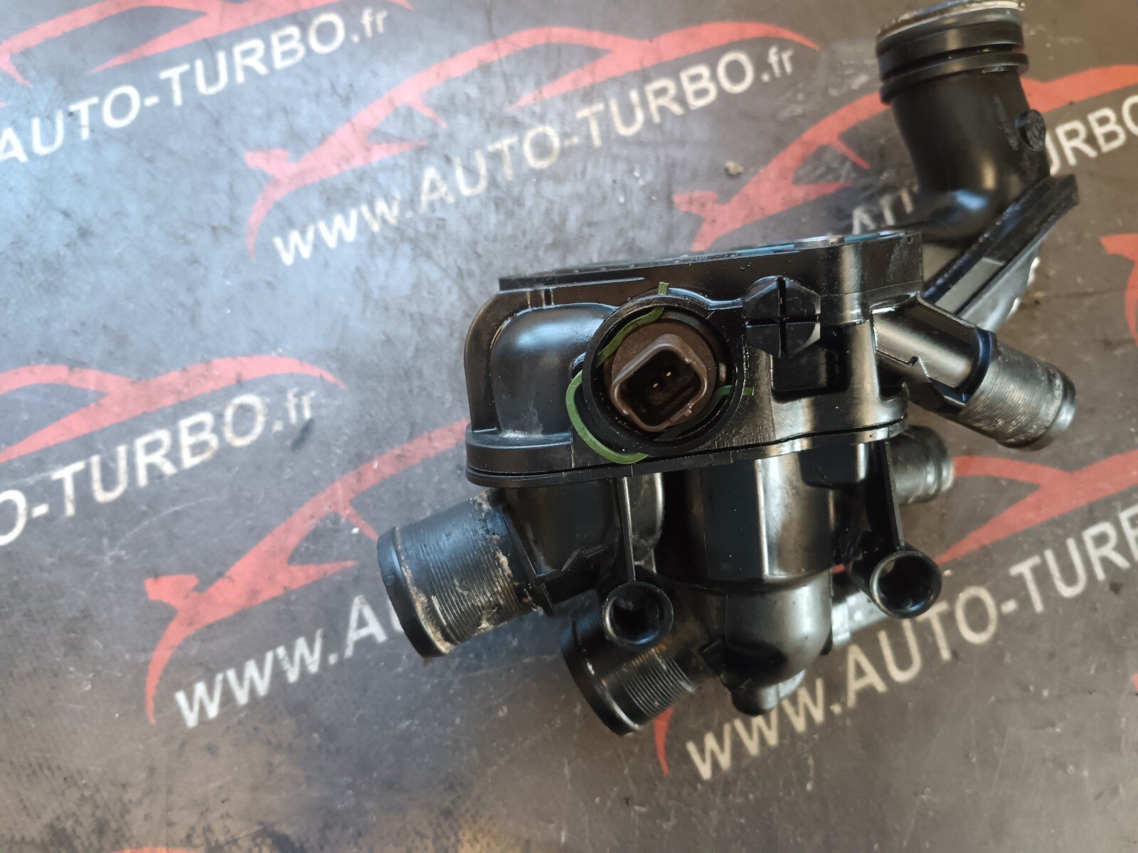 BOITIER THERMOSTAT DE REFROIDISSEMENT CITROEN DS3 1.6 THP 156 CH V753452180