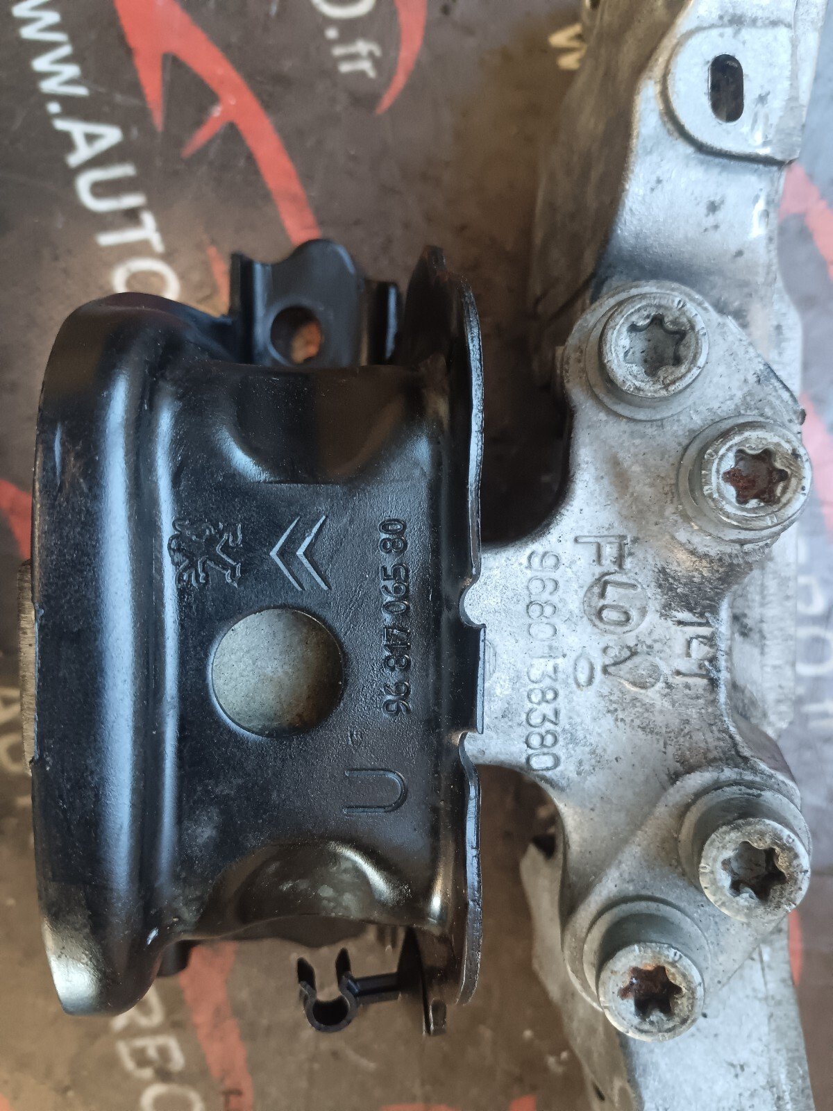 SUPPORT MOTEUR  DROITE  CITROEN DS3 1.6 THP 156 CH 9680138380