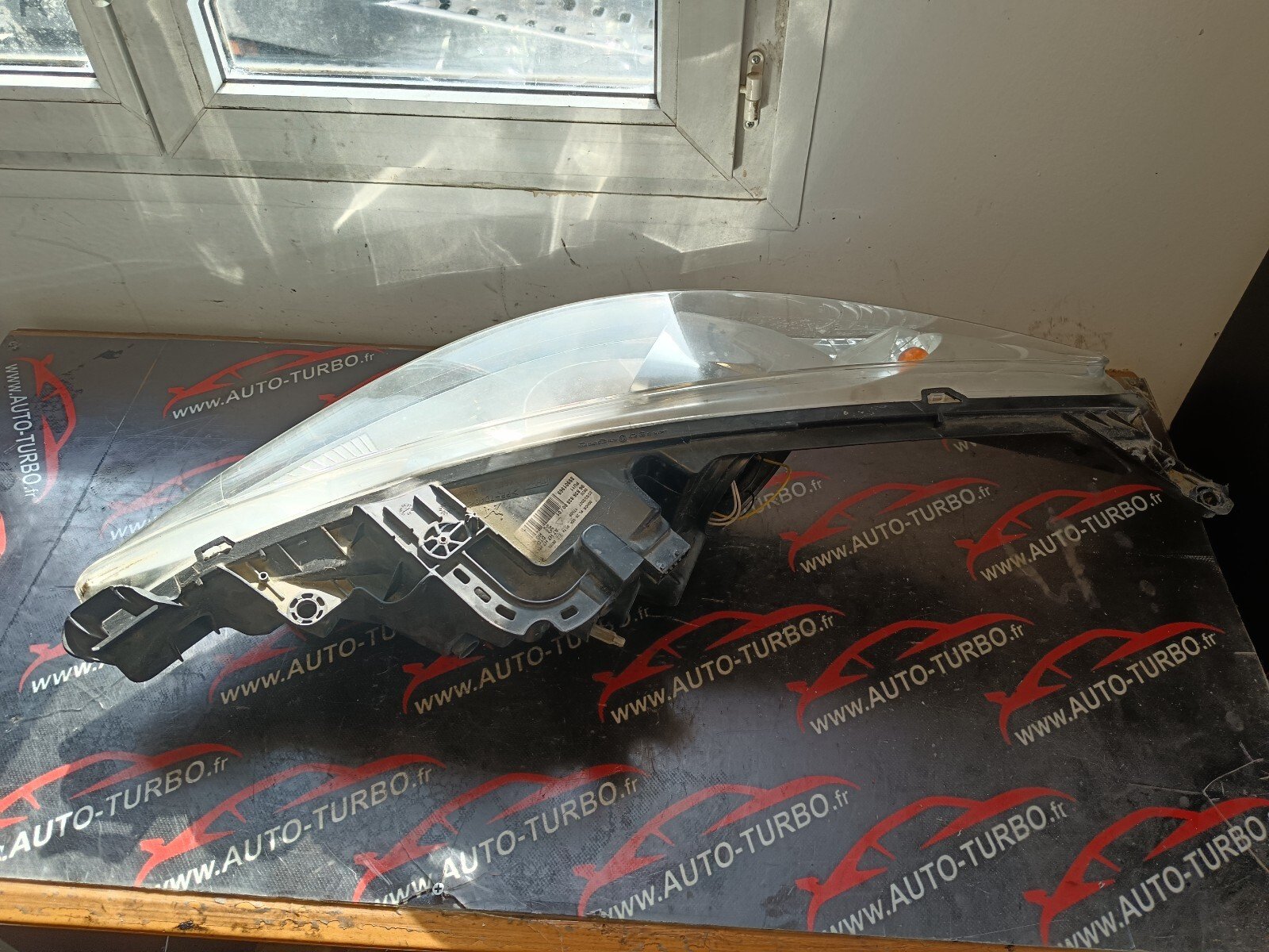 PHARE AVANT  DROITE    PEUGEOT 207 9683683880