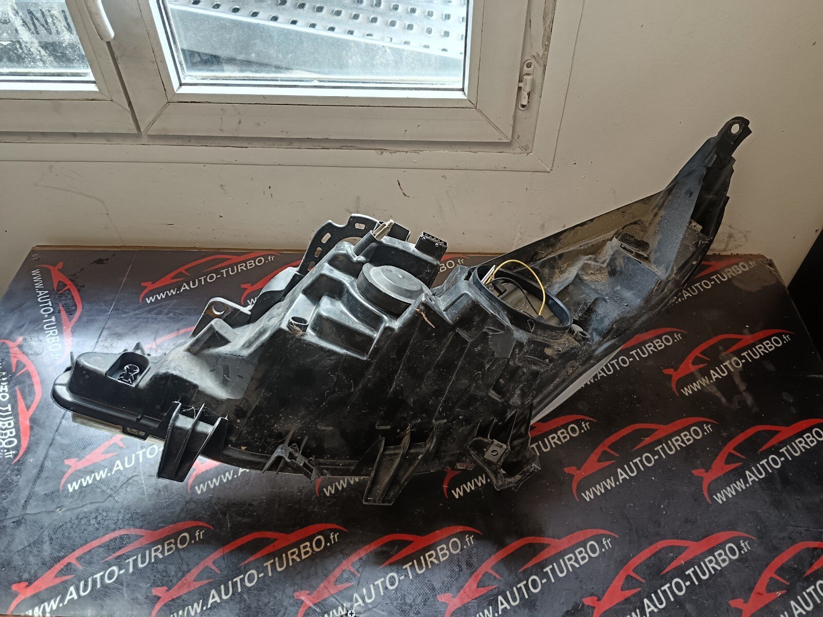 PHARE AVANT  DROITE    PEUGEOT 207 9683683880