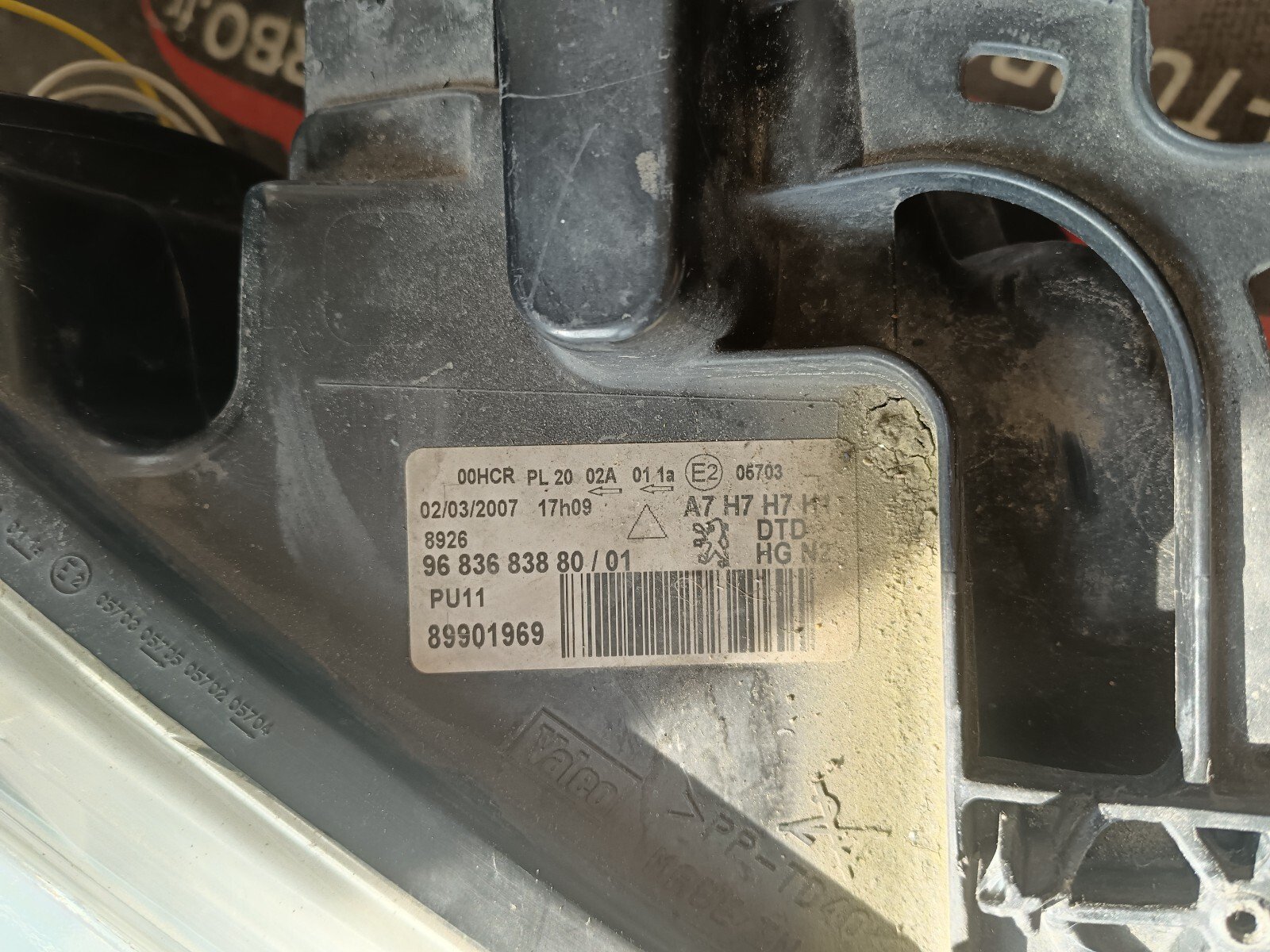 PHARE AVANT  DROITE    PEUGEOT 207 9683683880