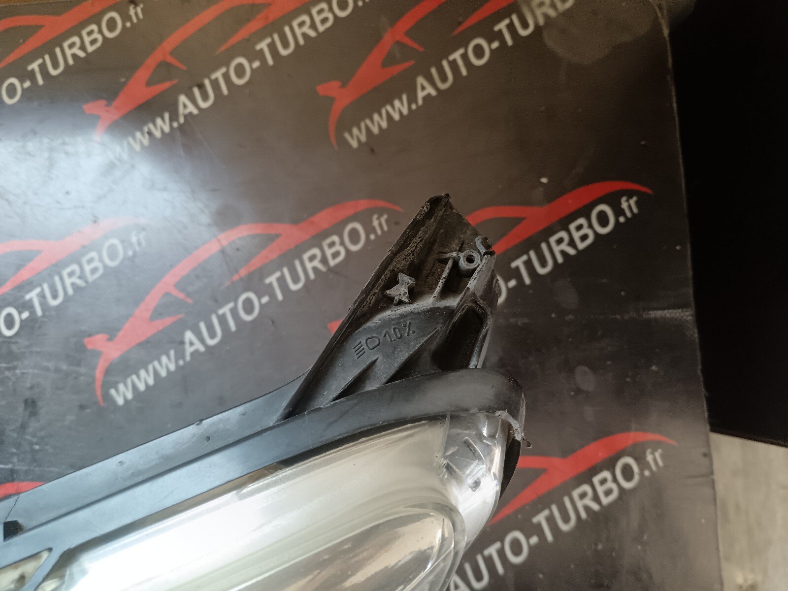 PHARE AVANT  GAUCHE    PEUGEOT 207 9683683680