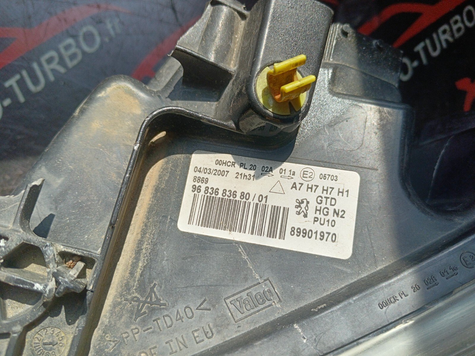 PHARE AVANT  GAUCHE    PEUGEOT 207 9683683680