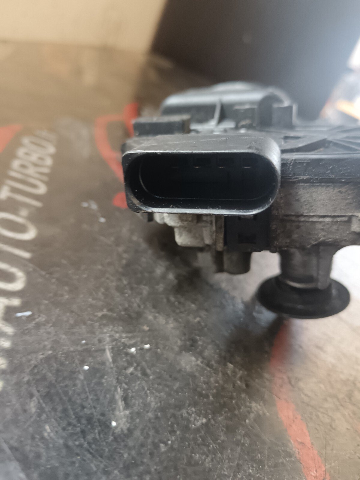 MOTEUR ESSUIE GLACE AVANT    ALFA ROMEO 159 2.4 JTD TI 0390241915