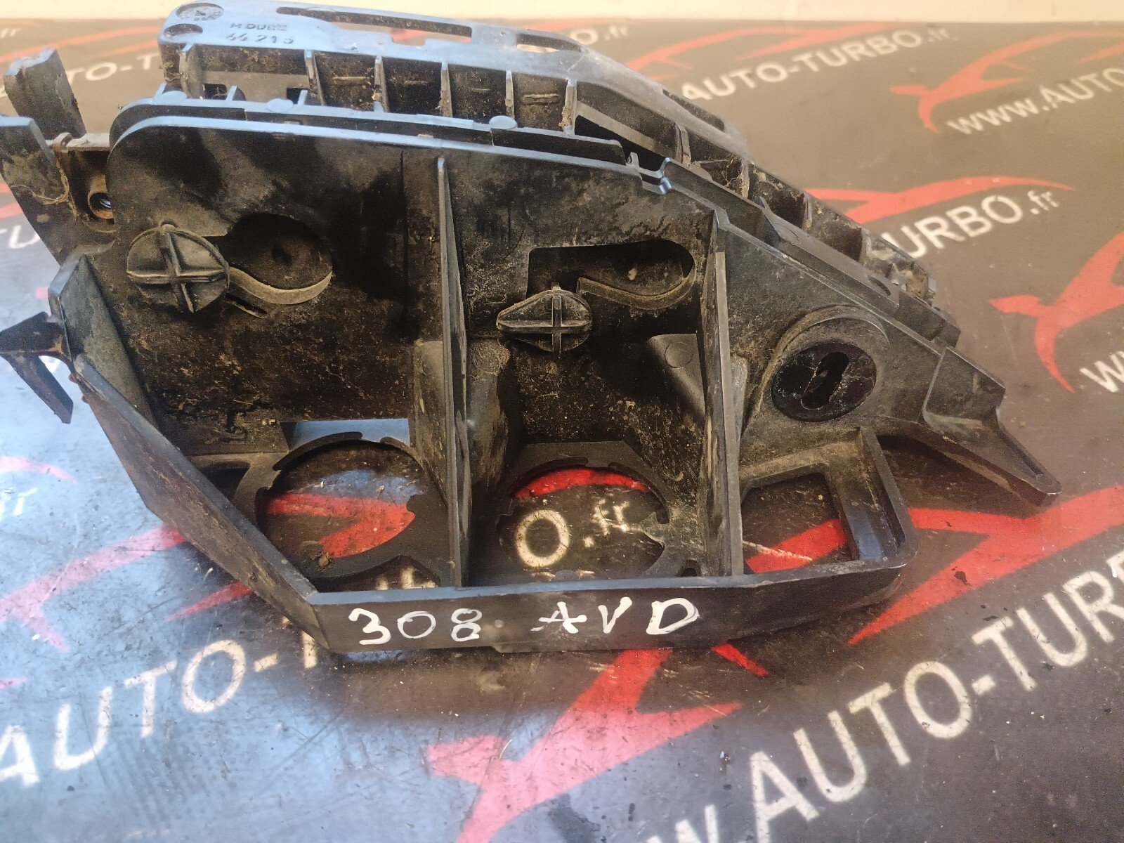 SUPPORT DE PARE CHOC AVANT DROITE PEUGEOT 308 I 1.6 HDI 90 CH 9680406380