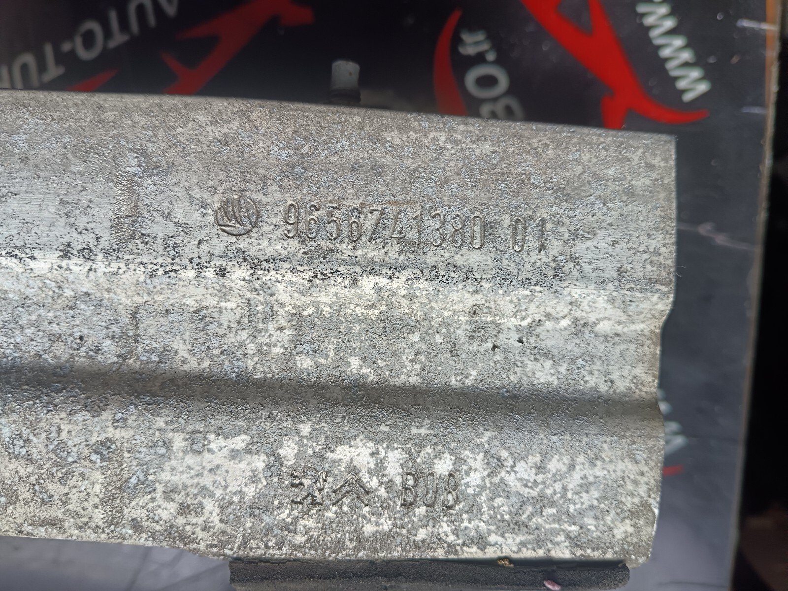 TRAVERSE PARE CHOC AVANT PEUGEOT 308 I 1.6 HDI 90 CH 9656741380