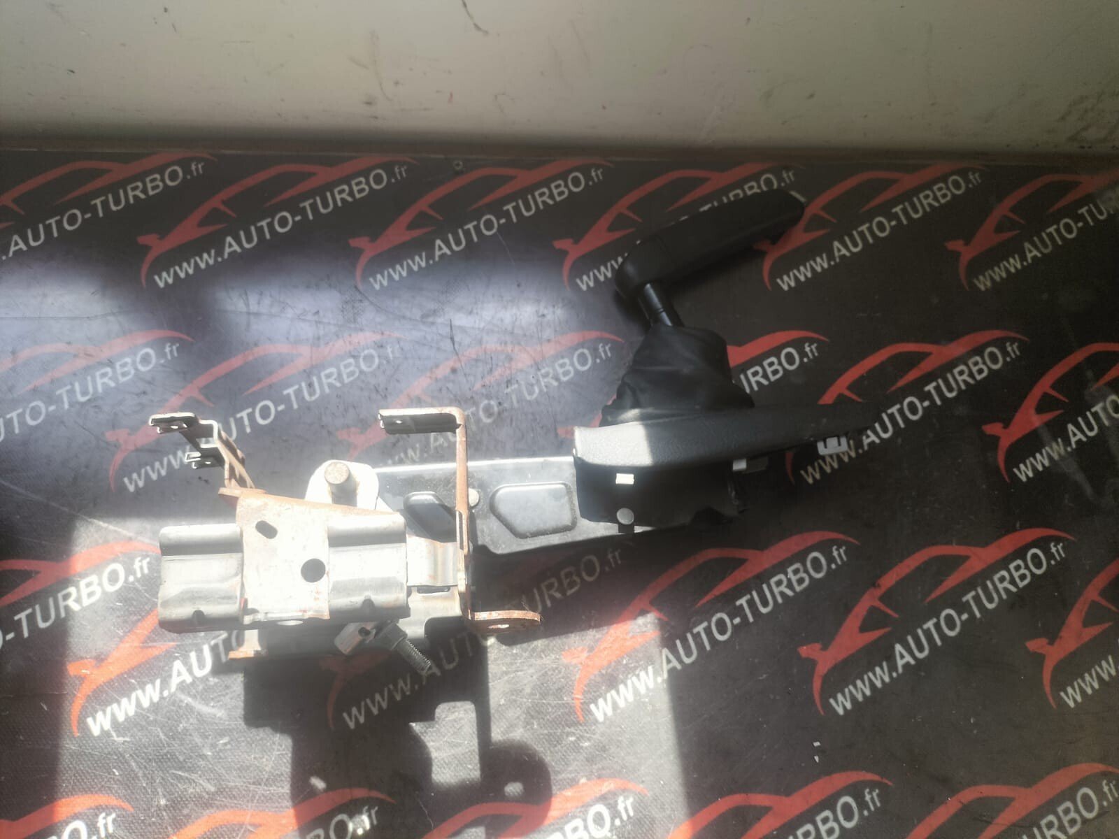 LEVIER FREIN A MAIN PEUGEOT 308 I 1.6 HDI 90 CH 96810052ZR