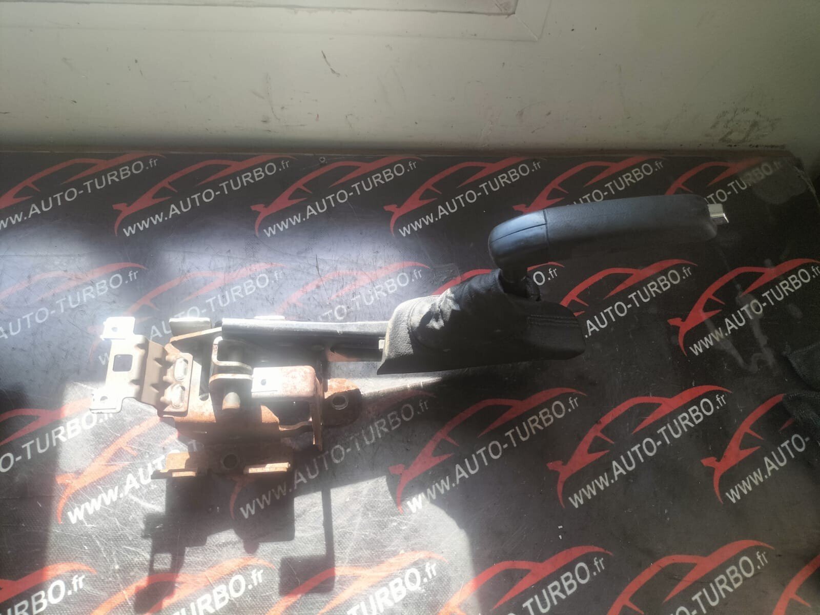 LEVIER FREIN A MAIN PEUGEOT 308 I 1.6 HDI 90 CH 96810052ZR