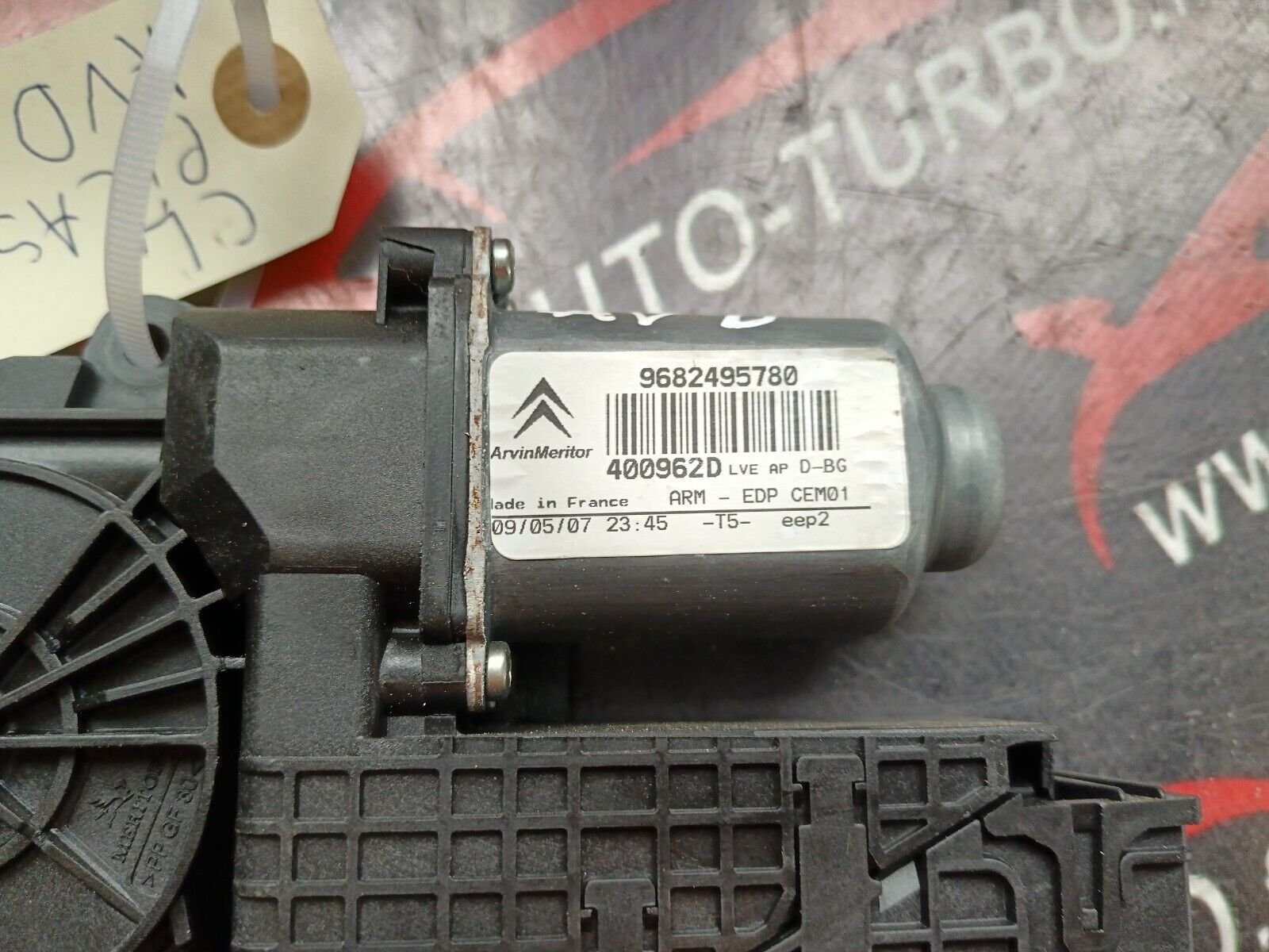 MOTEUR LEVE VITRE AVANT DROIT C4 PICASSO REFERENCE: 9682495780