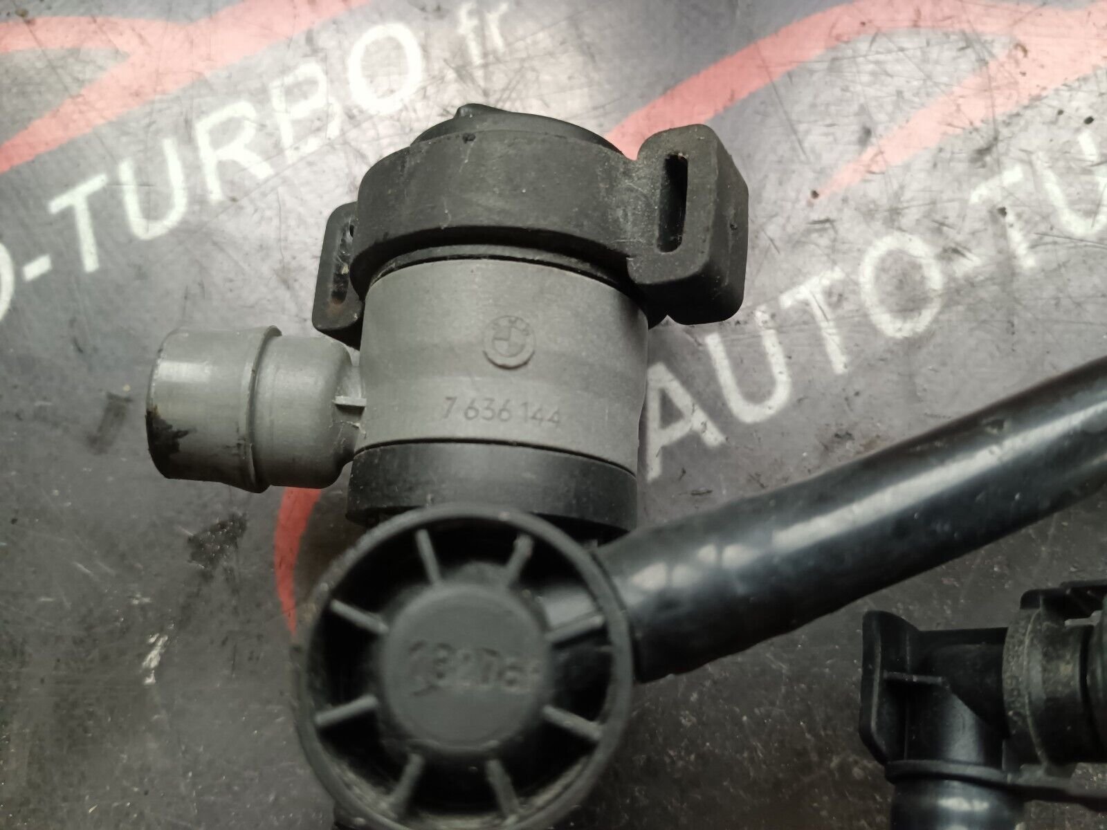 SOUPAPE DES DEPRESSION BMW 328i GT F34 REFERENCE: 7636144