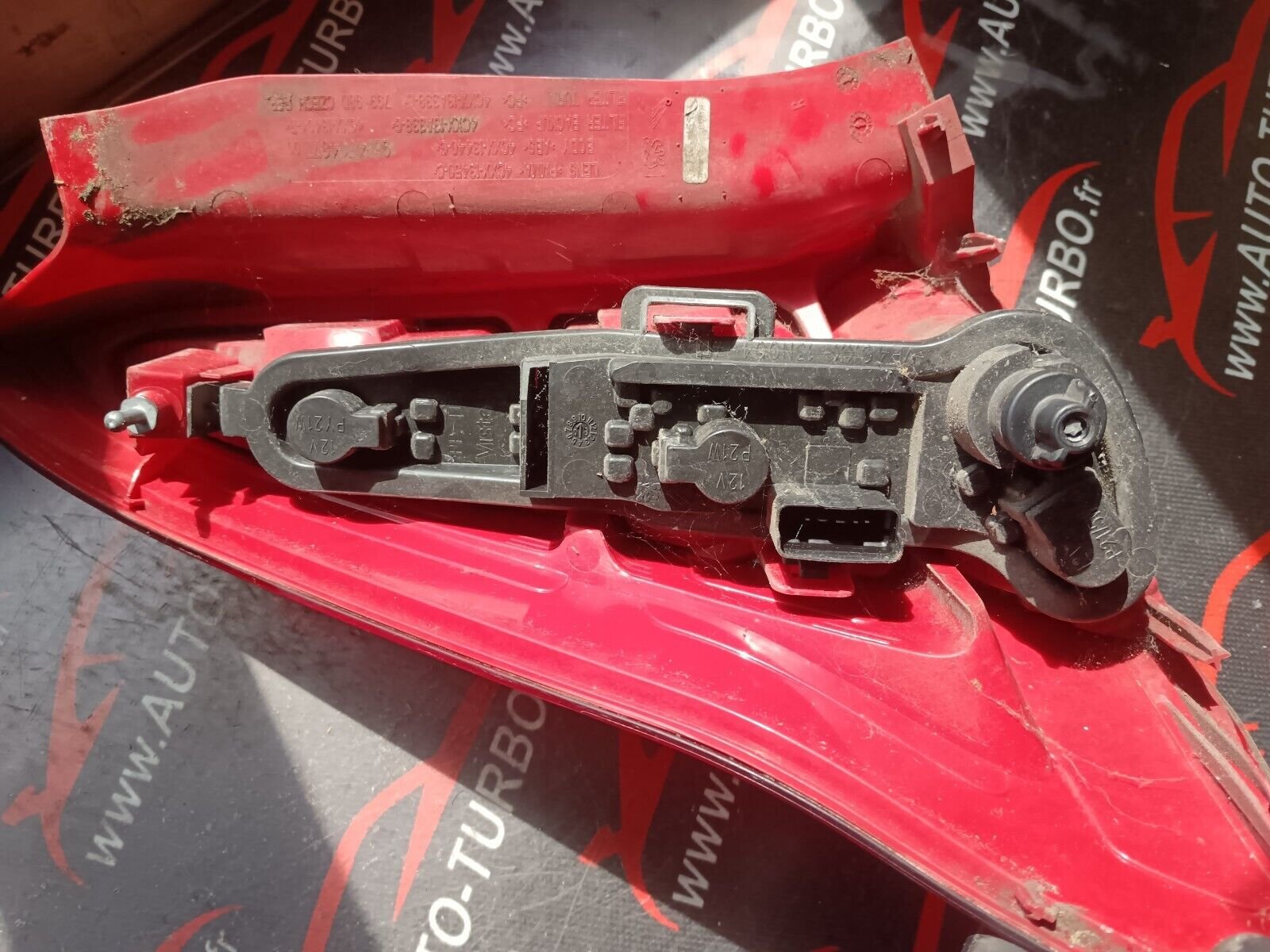 FEU ARRIERE DROIT PRINCIPAL CITROEN C4 1.6VTI COUPE REFERENCE:9684504877