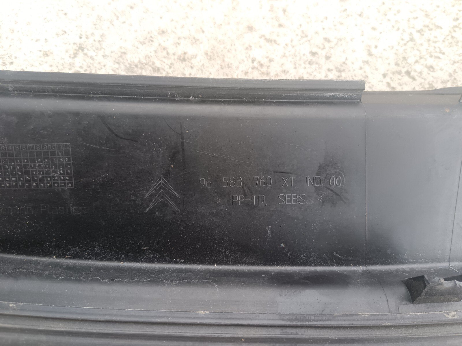 MOULURE PARE BRIS  CITROEN C4 1.6VTI 90CH COUPE REFERENCE: 96583760