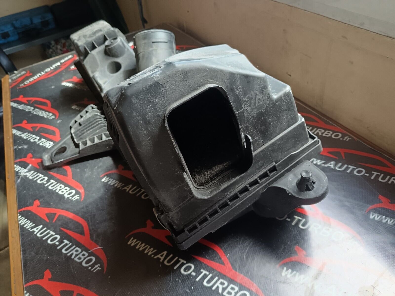 BOITE FILTRE A AIRE BMW 328i GT F34 REFERENCE: 107378