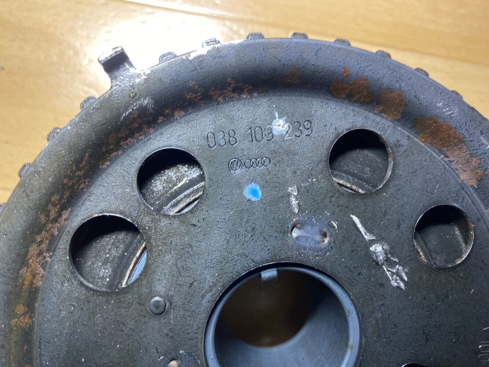 038109111E poulie d arbre à cames pour AUDI SEAT VW SKODA  2.0 TDI